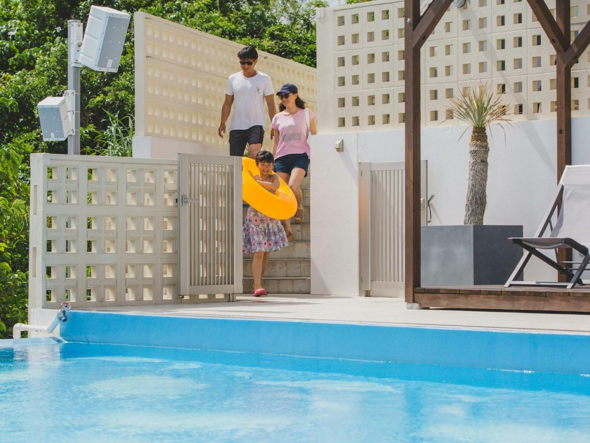 Hideout Okinawa Uruma Εξωτερικό φωτογραφία